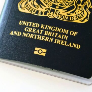 עמלות הדרכון הבריטי יעלו בקרוב ביותר מ-7%